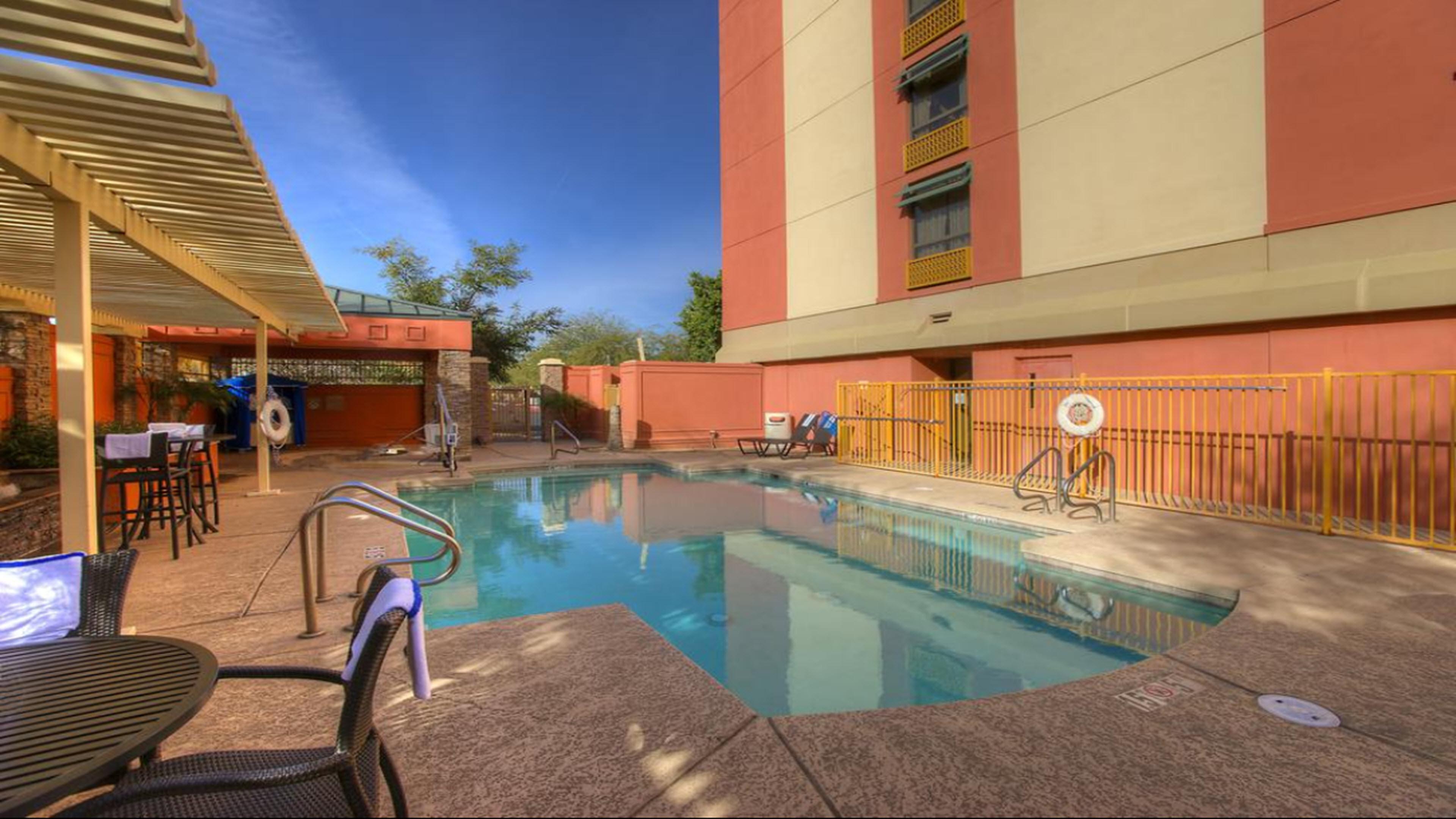 Holiday Inn Express Hotel & Suites Tempe By Ihg Exterior photo