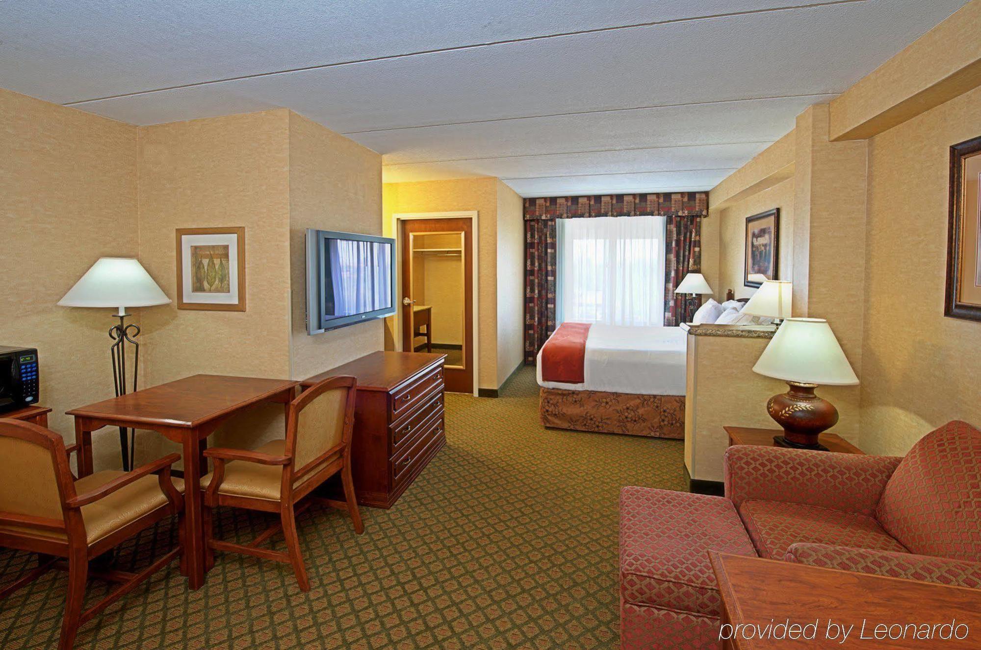 Holiday Inn Express Hotel & Suites Tempe By Ihg Room photo